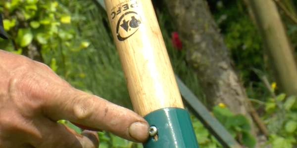 antenimiento y sustitución de los mangos de herramientas de jardín